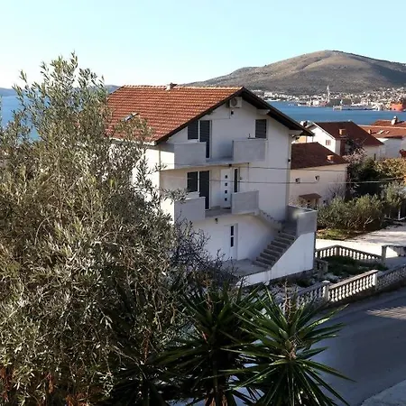 In Okrug Gornji With Sea View, Balcony, Air Conditioning, Wifi 5059-4 Appartement Trogir